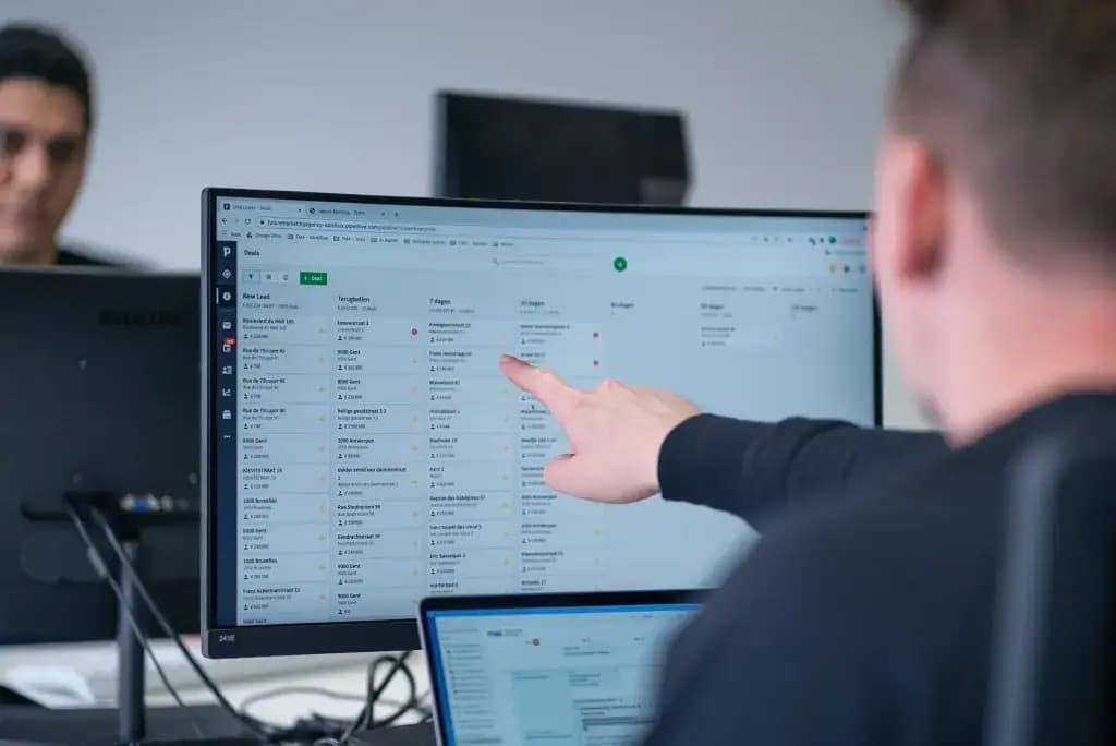 werken achter een computer